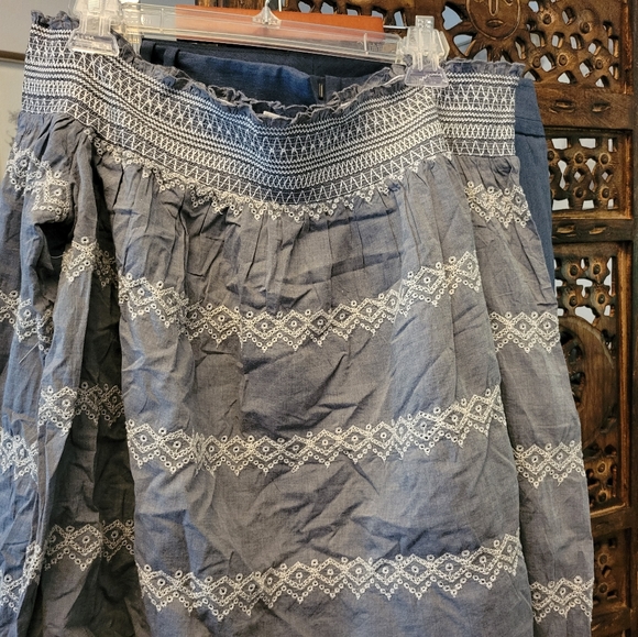 Very Pretty Ankle Length Pants - I will include the A&F Blouse Size Large - Picture 4 of 4